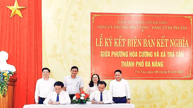 Phường Hòa Cường và xã Trà Tân ký kết biên bản kết nghĩa.