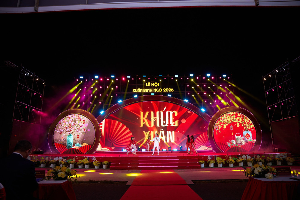 Lễ hội Xuân Bính Ngọ 2026 chính thức khai mạc, mở ra không gian Tết Việt  giữa lòng Hà Nội | Báo Nhân Dân điện tử