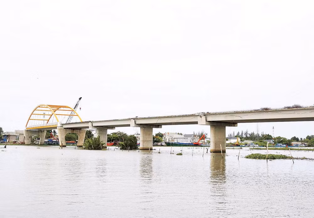 Cầu thuộc dự án đầu tư xây dựng công trình đường Hồ Chí Minh đoạn qua tỉnh An Giang đang đẩy nhanh tiến độ.