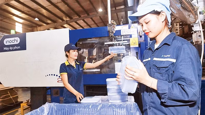 Sản xuất công nghiệp là một trong những ngành thu hút nguồn vốn FDI lớn nhất hiện nay. (Ảnh DUY LINH)