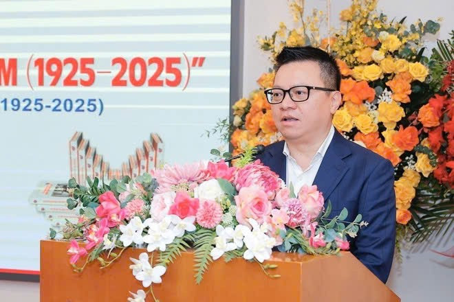 Đồng chí Lê Quốc Minh, Ủy viên Trung ương Đảng, Tổng Biên tập Báo Nhân Dân, Phó Trưởng Ban Tuyên giáo và Dân vận Trung ương, Chủ tịch Hội Nhà báo Việt Nam phát biểu tại buổi lễ. (Ảnh: MINH QUYẾT) anh-sach-2.jpg