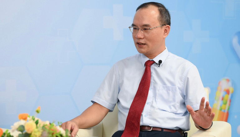 Bác sĩ chuyên khoa II Đào Trọng Thành trao đổi tại tọa đàm. 251.jpg