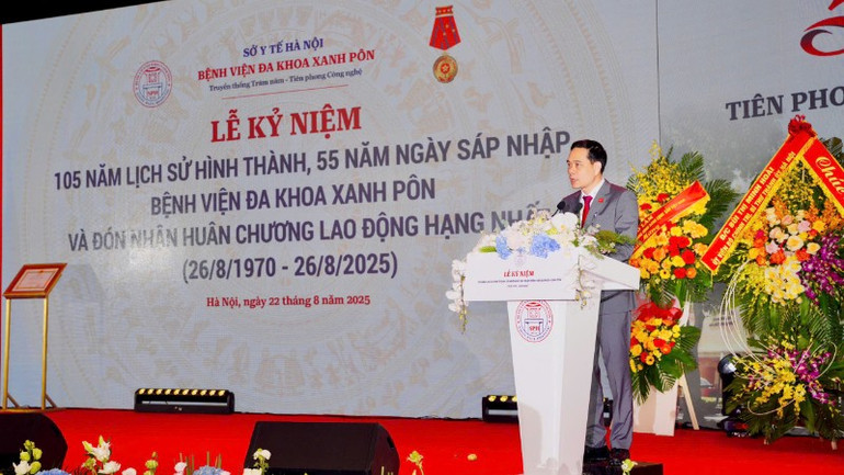 Tiến sĩ Nguyễn Đức Long, Giám đốc Bệnh viện đa khoa Xanh Pôn phát biểu tại buổi lễ. gen-o-xanh-pon2-960.jpg
