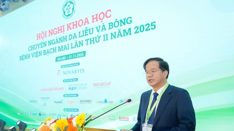 সহযোগী অধ্যাপক, ডাঃ দাও জুয়ান কো, বাখ মাই হাসপাতালের পরিচালক। bm1-11.jpg