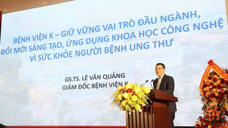 Giáo sư, tiến sĩ Lê Văn Quảng, Giám đốc Bệnh viện K báo cáo tại đại hội. td5.jpg
