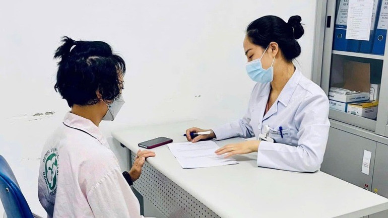 Khám, tư vấn cho người bệnh tại Trung tâm Y học hạt nhân và Ung bướu (Bệnh viện Bạch Mai). ut3-7134.jpg