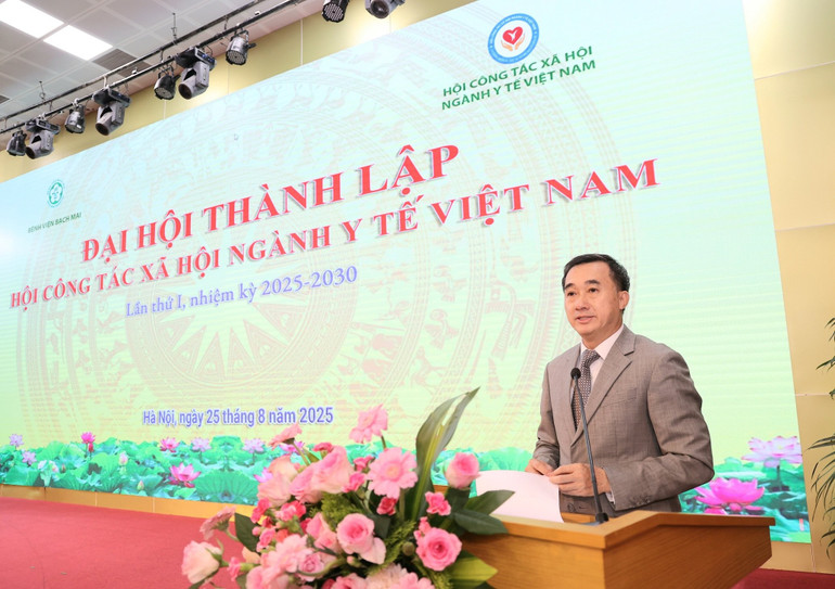 Tran Van Thuan 보건부 차관이 대회에서 연설했습니다. ctxh1.jpg