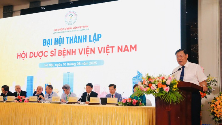 Thứ trưởng Y tế Đỗ Xuân Tuyên phát biểu tại đại hội. duocbv2-584.jpg