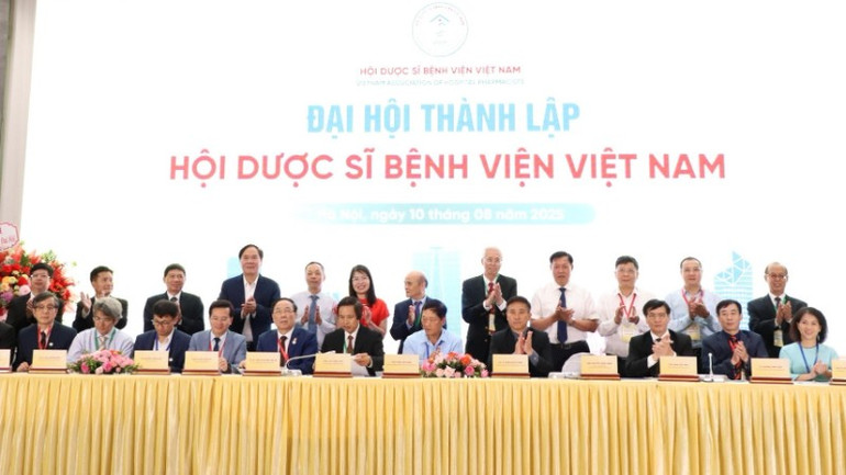 Đại diện Hội Dược sĩ Bệnh viện Việt Nam ký kết hợp tác với các đơn vị duocbv4-5714.jpg
