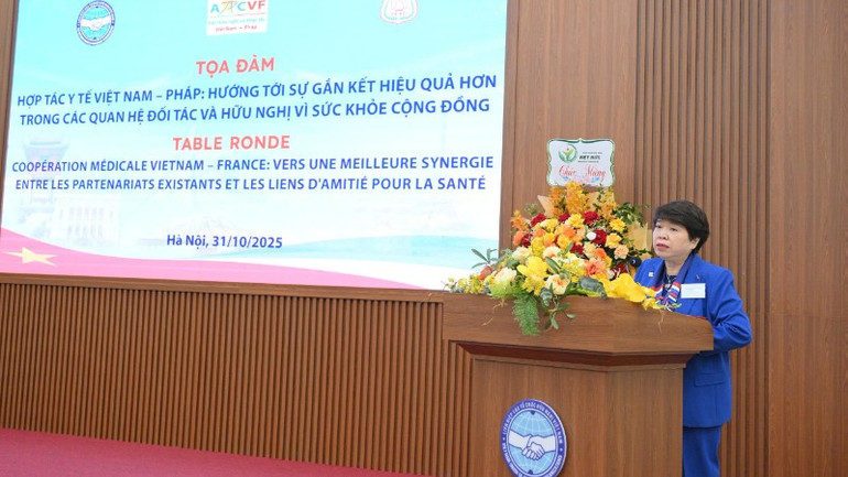 На семінарі виступив тов. Нгуен Тхуй Ань. phap-viet311-3285.jpg