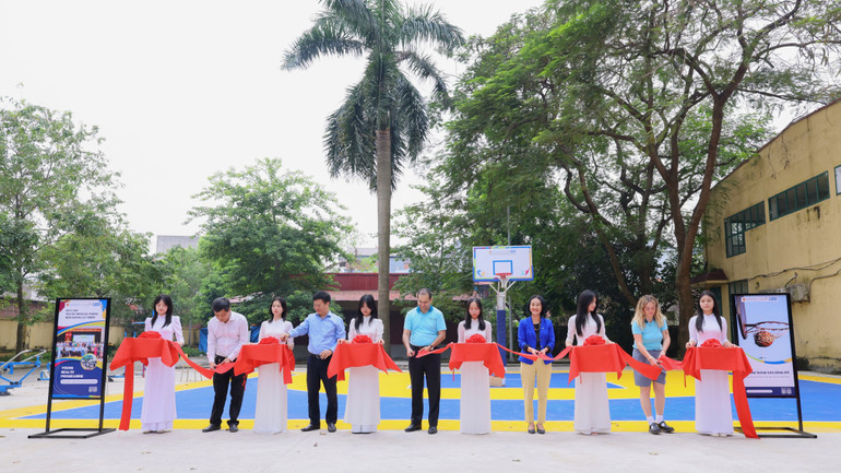 Upacara memotong reben taman permainan sukan dalam rangka Program Kesihatan Belia. cat-bang.jpg