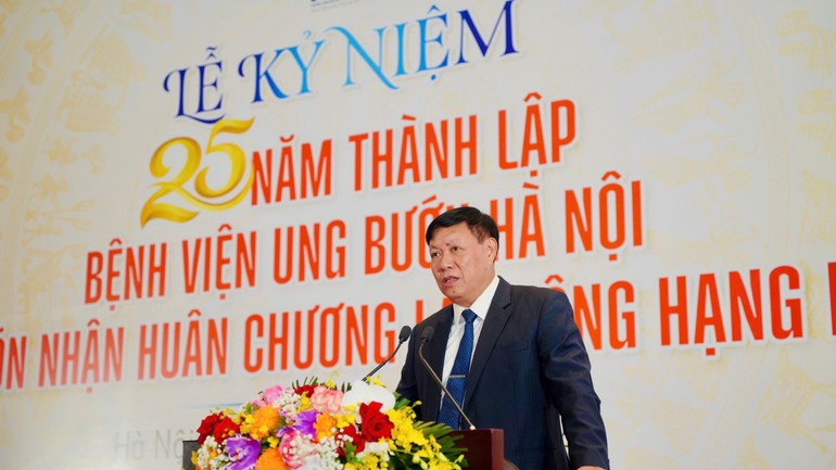 Timbalan Menteri Kesihatan Do Xuan Tuyen bercakap pada majlis itu. ubhn7111.jpg