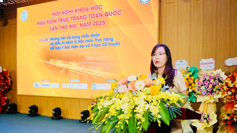 Giáo sư, Tiến sĩ Trịnh Thị Diệu Thường phát biểu tại hội nghị ket-hop-2.jpg