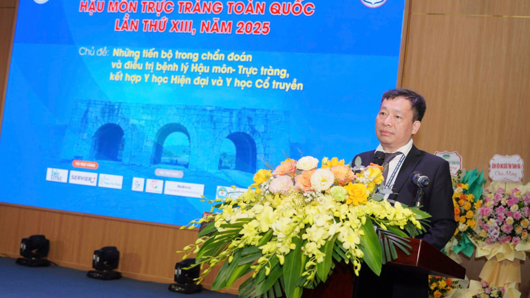 Phó giáo sư, tiến sĩ Lê Mạnh Cường phát biểu khai mạc hội nghị khoa học ket-hop-1.jpg