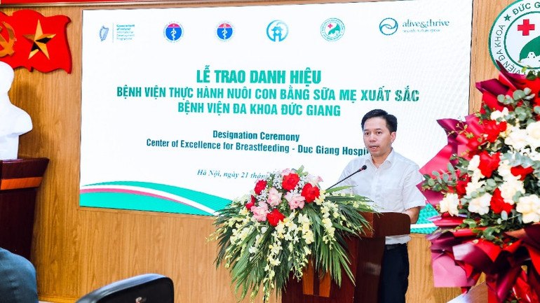 Phó Giáo sư, Tiến sĩ Đỗ Đình Tùng phát biểu tại lễ nhận danh hiệu. dg1-5361.jpg
