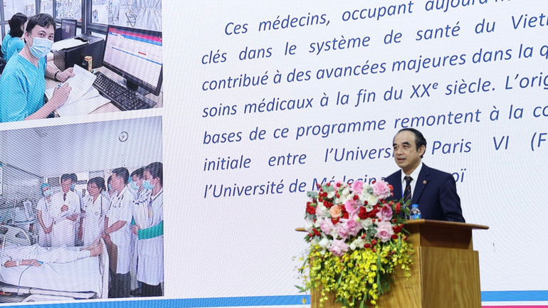 Ο καθηγητής, Δρ. Nguyen Huu Tu εκφώνησε την εναρκτήρια ομιλία στο συνέδριο. yphap-viet2.jpg