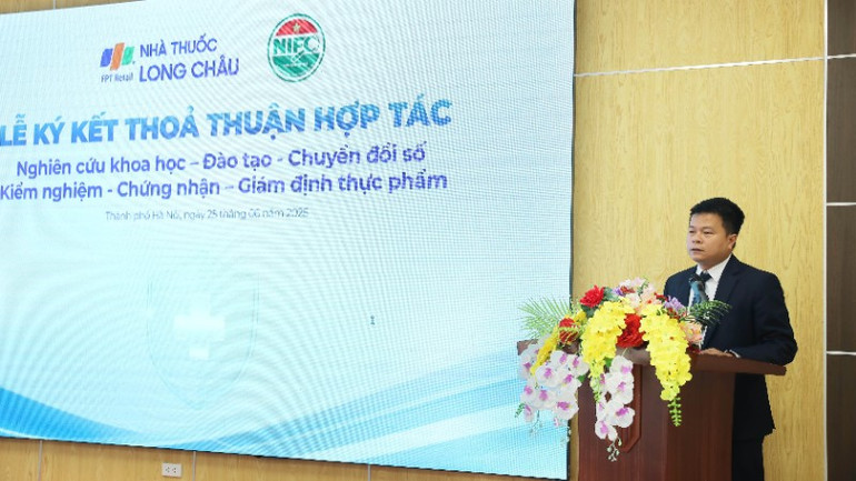 Phó Giáo sư, Tiến sĩ Trần Cao Sơn, Phó Viện trưởng Viện Kiểm nghiệm an toàn vệ sinh thực phẩm quốc gia. kep3-1752.jpg