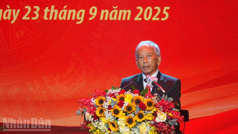 សមមិត្ត Duong Quan Ha ប្រធានក្លឹបទំនៀមទំលាប់តស៊ូទីក្រុងហូជីមិញបានមានប្រសាសន៏រំលឹកឡើងវិញនូវប្រពៃណីវីរភាពរបស់ប្រជាជនភាគខាងត្បូង។ ndo_bl_dsc01225-copy.jpg
