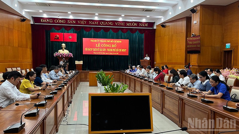 Quang cảnh lễ công bố bộ sách. ndo_br_img-7132.jpg