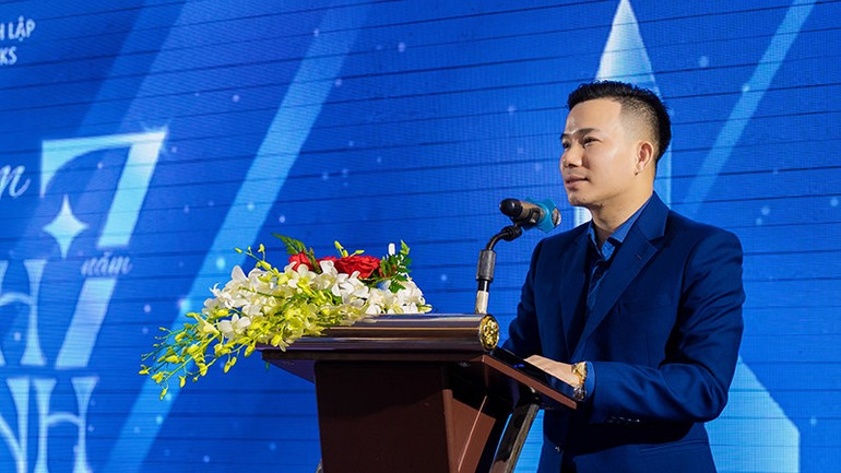Ông Nguyễn Anh Dũng, Nhà sáng lập Sbooks phát biểu tại chương trình kỷ niệm 7 năm thành lập. adm06981.jpg