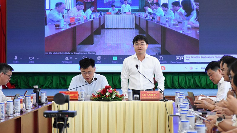 Bí thư Đảng ủy đặc khu Côn Đảo Lê Anh Tú phát biểu tại hội thảo. (Ảnh: Ban tổ chức) 1-dsc-3363.jpg