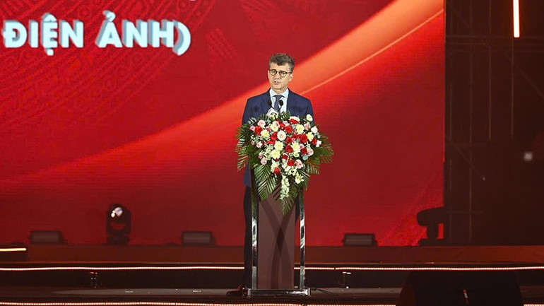 ທ່ານ Jonathan Baker, ຫົວໜ້າຜູ້ຕາງໜ້າອົງການ UNESCO ປະຈຳ ຫວຽດນາມ ໃຫ້ຮູ້ວ່າ: ນະຄອນ ໂຮ່ຈີມິນ ໄດ້ເຂົ້າຮ່ວມເຄືອຂ່າຍນະຄອນສ້າງສັນໃນຂົງເຂດຮູບເງົາຢ່າງເປັນທາງການ. (ພາບ: QUOC THANH) unesco.jpg