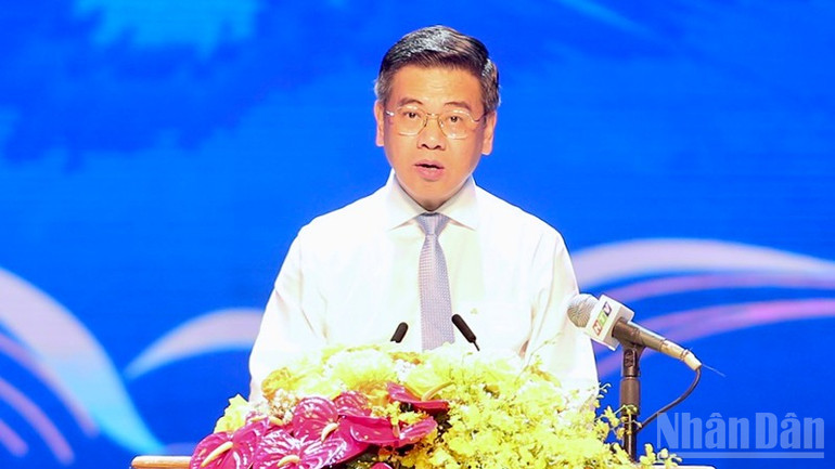 Phó Chủ tịch Ủy ban nhân dân Thành phố Hồ Chí Minh Nguyễn Văn Dũng phát biểu khai mạc. (Ảnh: Thế Anh) ndo_br_z7084572612970-658ff98cafee1369f8d40f2423af9742.jpg