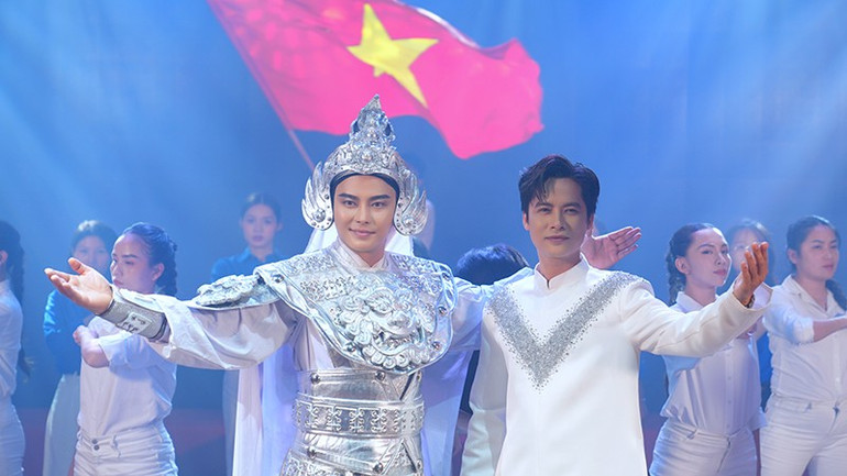 Lần đầu tiên trong một sản phẩm âm nhạc cổ động, âm hưởng cải lương được đưa vào như một điểm nhấn văn hóa độc đáo. (Ảnh: Nhân vật cung cấp) img-7623.jpg