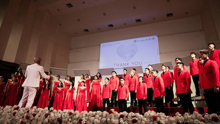 Dàn hợp xướng Saigon Choir- khoa Thanh nhạc Nhạc viện Thành phố Hồ Chí Minh. z7076524590887-2ed4bb9a4119f0251355e47ac28d7a9d.jpg