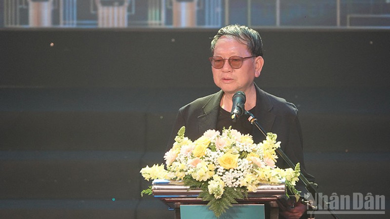 Generalmajor, musikern Nguyen Duc Trinh, ordförande för Vietnams musikerförening, höll öppningstalet. ndo_br_dsc06376.jpg