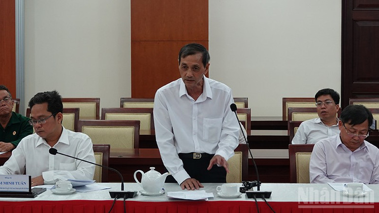 Ông Đặng Văn Khoa phát biểu ý kiến tại hội nghị. ndo_br_dsc09370.jpg