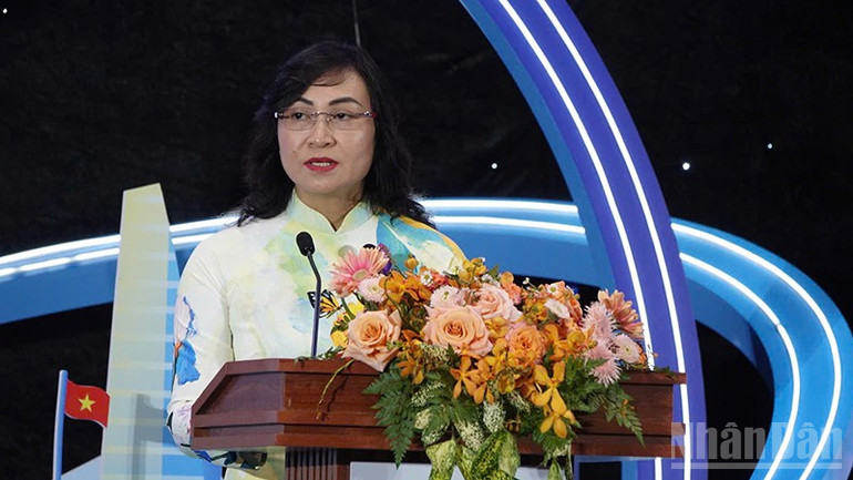 Thứ trưởng Công thương Phan Thị Thắng phát biểu tại chương trình khai mạc sự kiện. ndo_br_z6975166791925-807f527cb2494cb4ae6ebcc060324da6.jpg