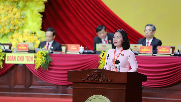 Đồng chí Trương Thị Mỹ Hạnh, Phó Chủ tịch Thường trực Ủy ban Mặt trận Tổ quốc Việt Nam Thành phố Hồ Chí Minh trình bày tham luận tại Đại hội. z7117582351288-04420e6b70e712213b32f40b35232a79.jpg