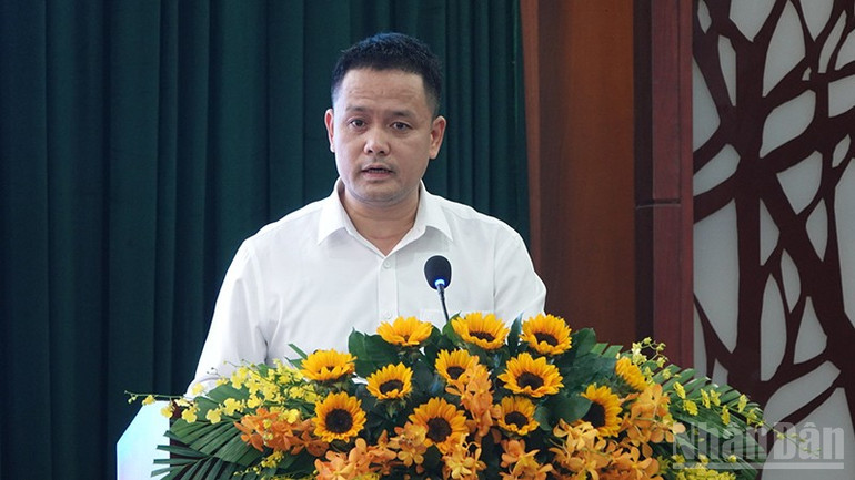 सिनेमा विभाग के निदेशक डांग ट्रान कुओंग प्रेस कॉन्फ्रेंस में बोलते हुए। ndo_br_dsc09093.jpg