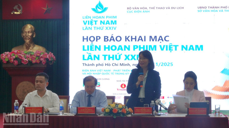 हो ची मिन्ह सिटी पीपुल्स कमेटी की उपाध्यक्ष सुश्री ट्रान थी डियू थुई ने प्रेस कॉन्फ्रेंस में बात की। ndo_bl_dsc09118-copy.jpg