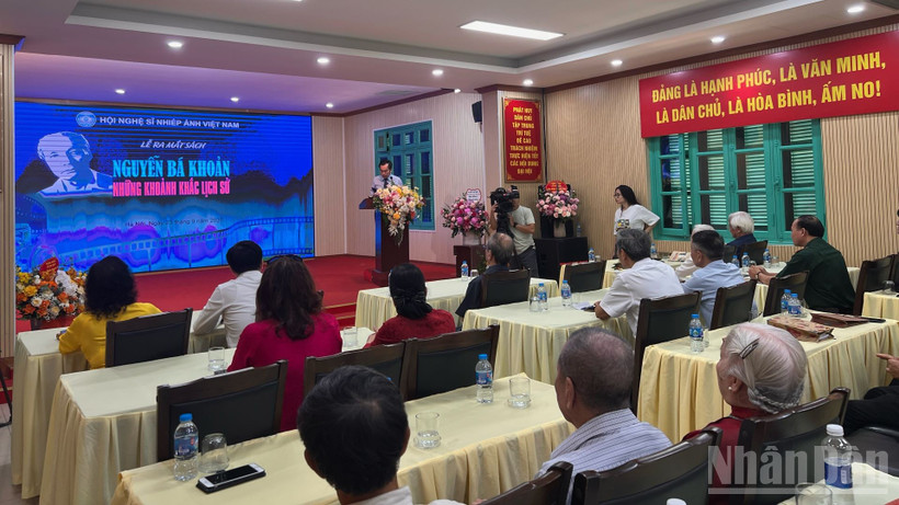 Sự kiện ra mắt sách thu hút các nhà nghiên cứu, nghệ sĩ nhiếp ảnh, sử gia, độc giả...