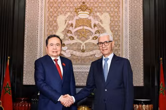 Chủ tịch Hạ viện Morocco Rachid Talbi Alami đón Chủ tịch Quốc hội Trần Thanh Mẫn. (Ảnh: Doãn Tấn/TTXVN)