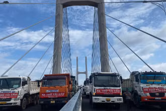 Các xe thử tải cầu Rạch Miễu 2 thành công.