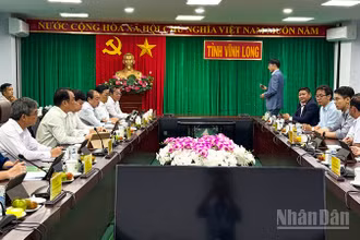 Quang cảnh buổi làm việc. 