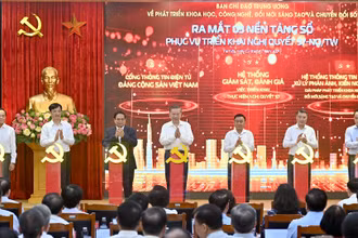 Tổng Bí thư Tô Lâm, Thủ tướng Phạm Minh Chính và các đồng chí lãnh đạo Đảng, Nhà nước thực hiện nghi thức ra mắt 3 nền tảng số phục vụ triển khai Nghị quyết số 57-NQ/TW.