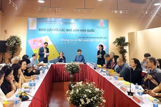 Hội Nhà văn Việt Nam giao lưu với các nhà văn Hàn Quốc.