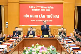 Tổng Bí thư, Chủ tịch nước Tô Lâm, Bí thư Quân ủy Trung ương và các đồng chí lãnh đạo Đảng, Nhà nước chủ trì Hội nghị Quân ủy Trung ương lần thứ hai, nhiệm kỳ 2025-2030. (Ảnh: ĐĂNG KHOA)