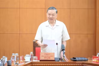 Tổng Bí thư, Chủ tịch nước Tô Lâm chủ trì làm việc với Đảng ủy Chính phủ và các cơ quan về xây dựng kết cấu hạ tầng đồng bộ, nhằm đưa nước ta cơ bản trở thành nước công nghiệp theo hướng hiện đại. (Ảnh: ĐĂNG KHOA)