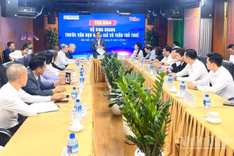 Tọa đàm: “Hộ kinh doanh trước vấn nạn hàng giả và tuân thủ thuế”. (Ảnh: Kim Dung)