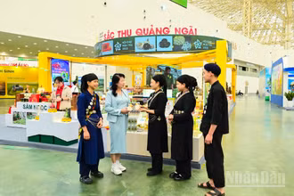 Không gian trưng bày, giới thiệu, quảng bá văn hóa, du lịch, ẩm thực tỉnh Quảng Ngãi được tổ chức khá công phu, nhằm giới thiệu, quảng bá hình ảnh, tiềm năng, thế mạnh về đầu tư, thương mại và du lịch của tỉnh đến với các địa phương, doanh nghiệp, nhà đầu tư trong và ngoài nước.