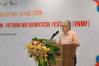 Giám đốc khoa học Viện Nghiên cứu cao cấp về Toán, GS, TSKH Ngô Bảo Châu phát biểu. (Ảnh: THÚY QUỲNH).