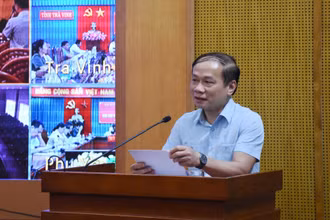 Đồng chí Phạm Tất Thắng phát biểu tại Hội nghị.