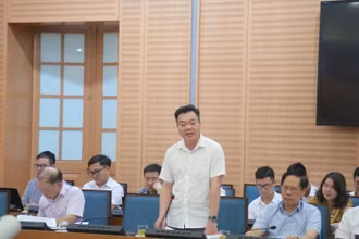 Lãnh đạo Sở Xây dựng Hà Nội thông tin tại cuộc làm việc.