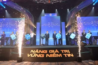 Nhìn lại hành trình 25 năm tổ chức hoạt động giao dịch, HOSE đã đi một chặng đường dài đầy thử thách nhưng cũng rất đáng tự hào.