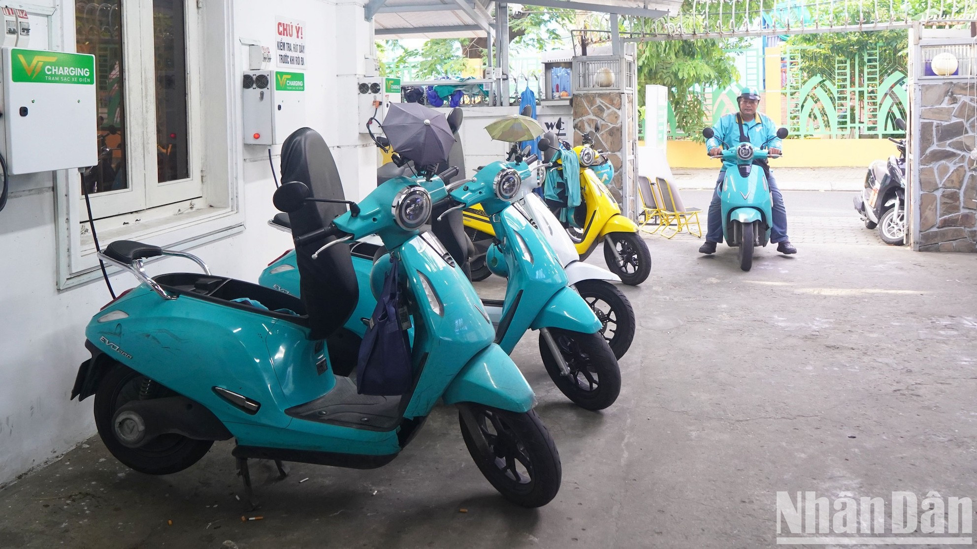 Theo Sở Xây dựng, hiện Thành phố Hồ Chí Minh có khoảng 100.000 xe máy điện, 300 trụ sạc nhanh và khoảng 50 điểm đổi pin xe máy.